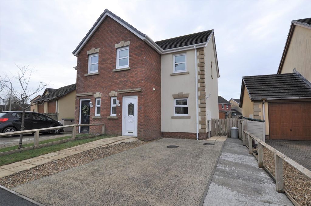 Property photo 1 of 11 Ground Floor