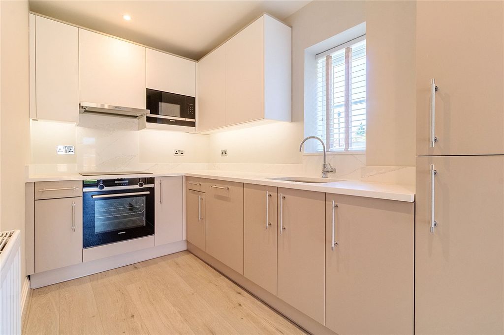 Property photo 3 of 10 Kitchen