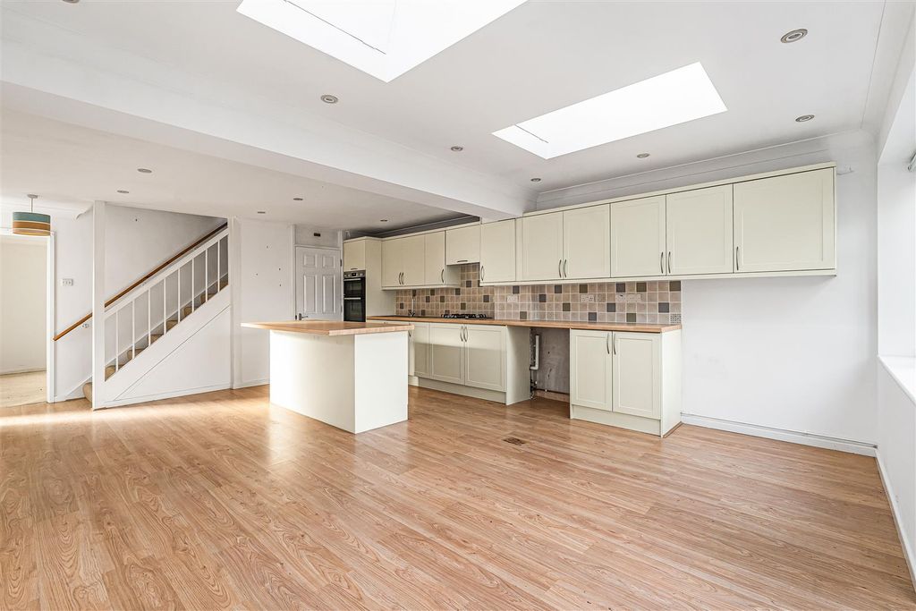 Property photo 3 of 15 12_67200.Jpg