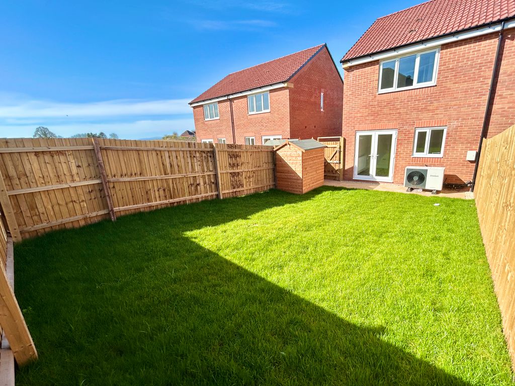 Property photo 2 of 23
