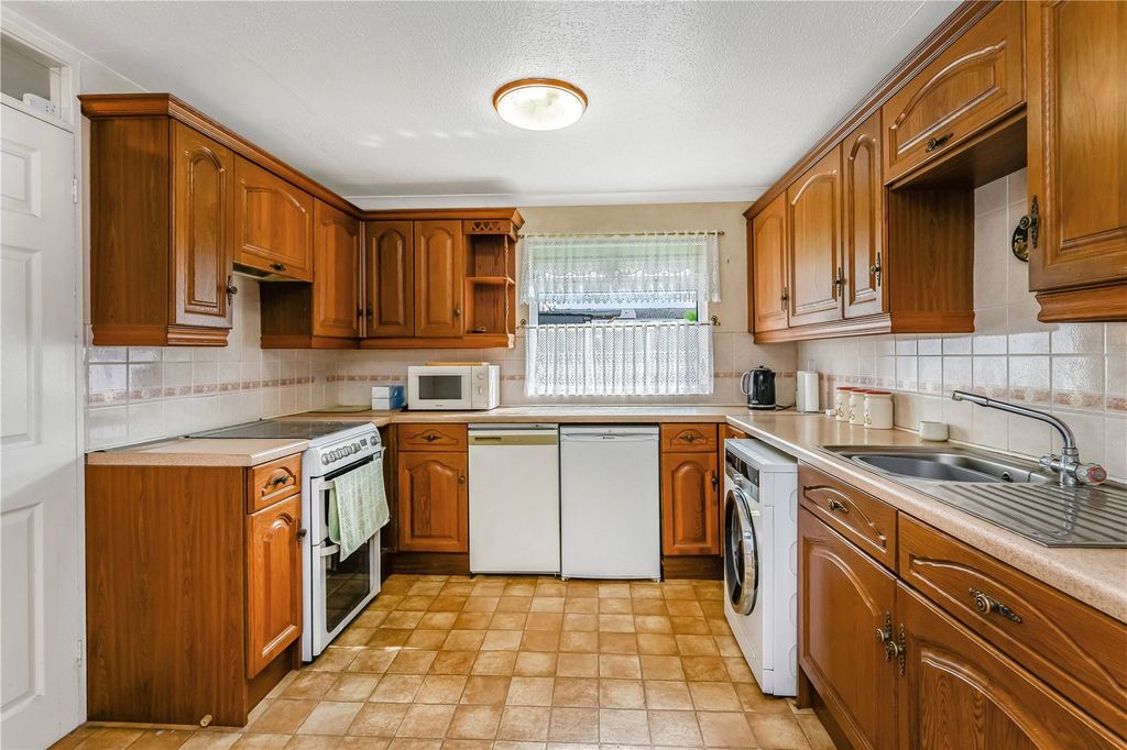 Property photo 3 of 10 Kitchen/Diner