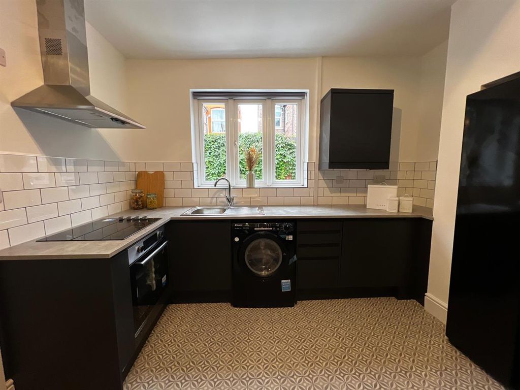 Property photo 2 of 13 6_Dunlop_Avenue_07.Jpg