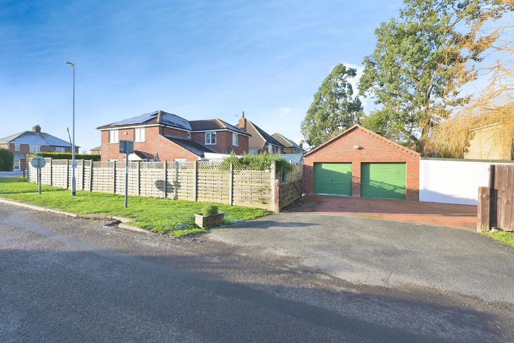 Property photo 2 of 18
