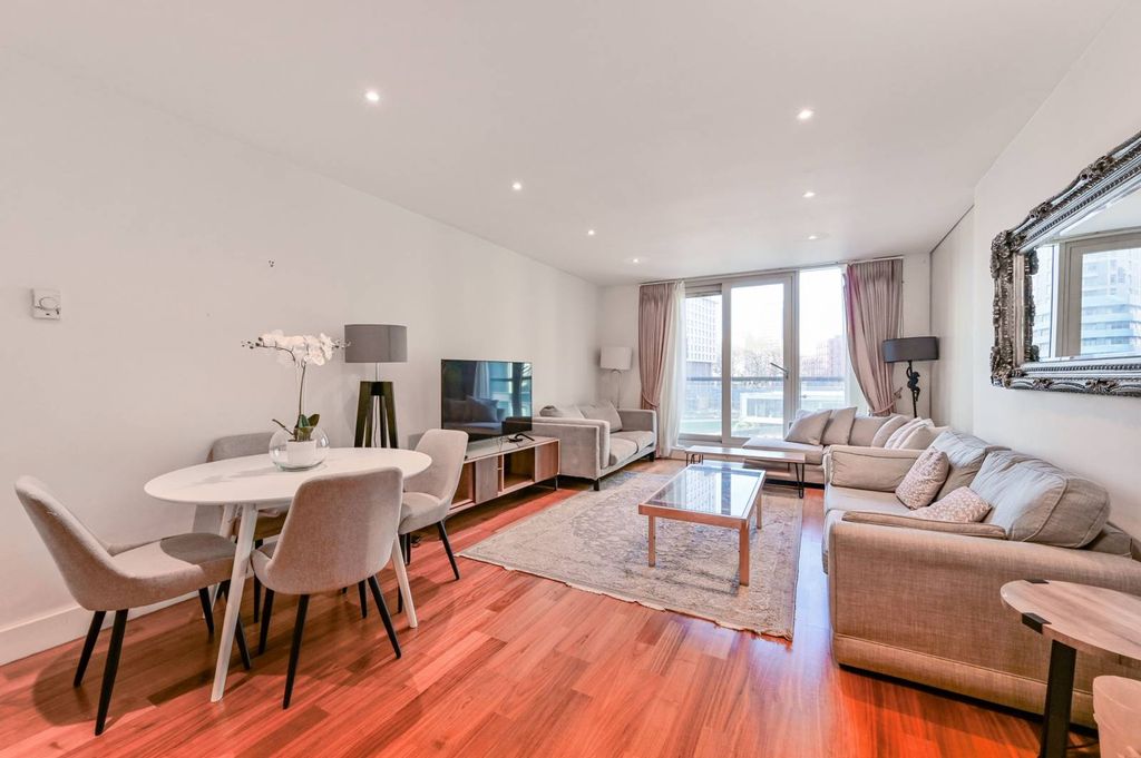 Property photo 2 of 8