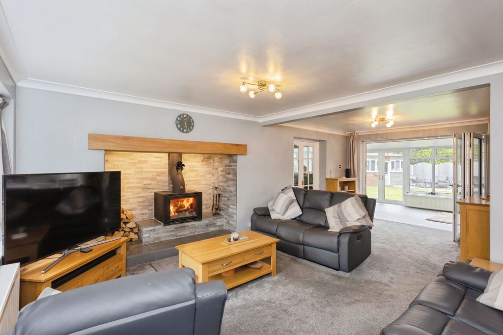 Property photo 2 of 23