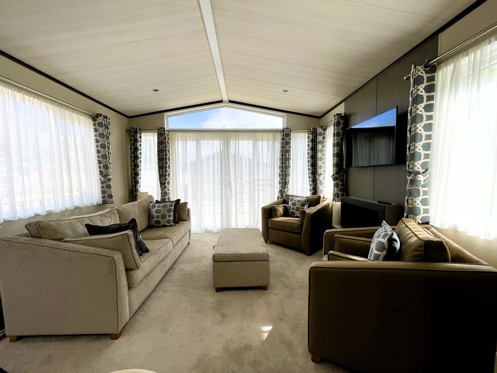 Property photo 2 of 17 Lounge .Jpg