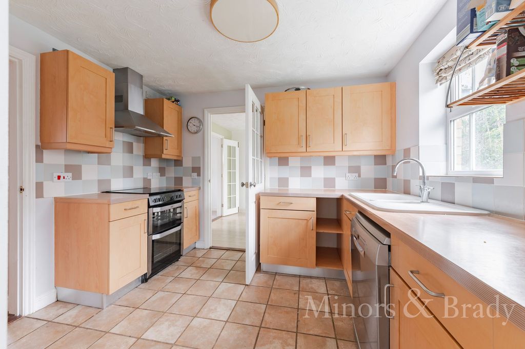 Property photo 3 of 28