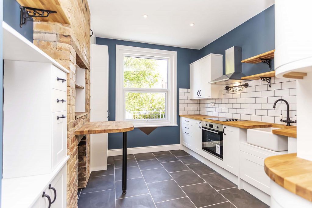 Property photo 3 of 12 _46A5185