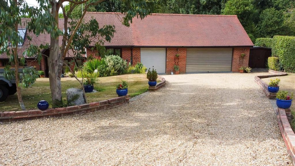 Property photo 2 of 30 Garaging Vf.Jpg