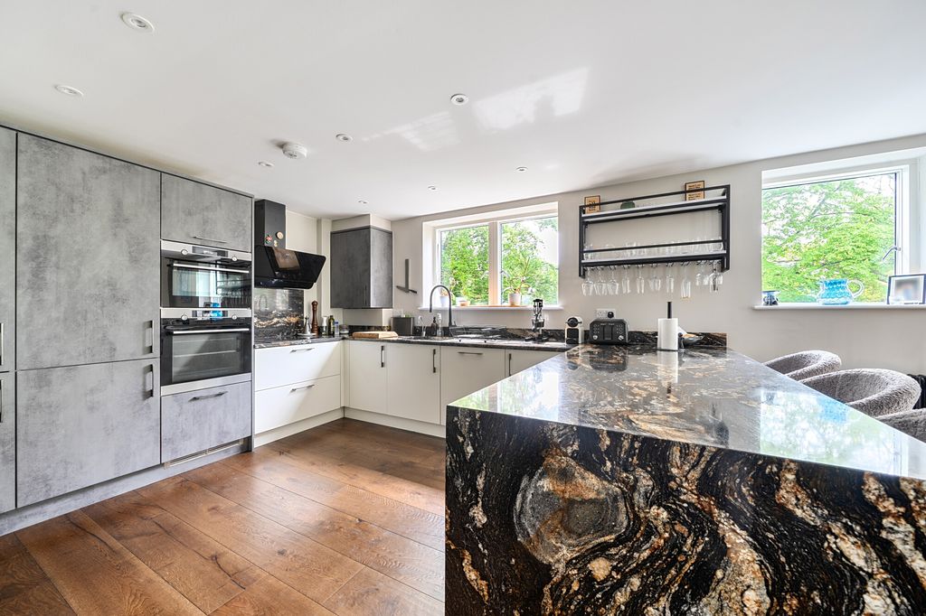 Property photo 1 of 7 Kitchen