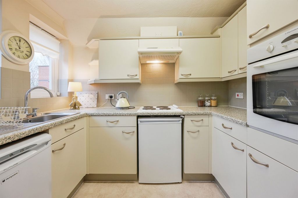 Property photo 3 of 17