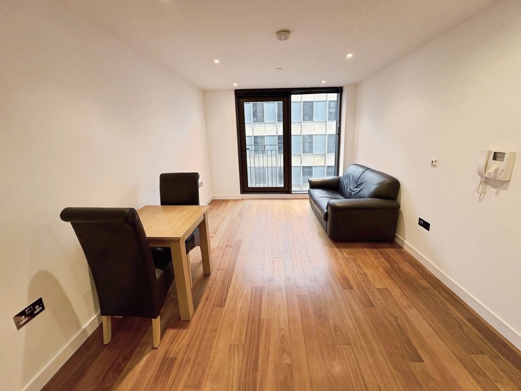 Property photo 2 of 7 Kitchen/Lounge