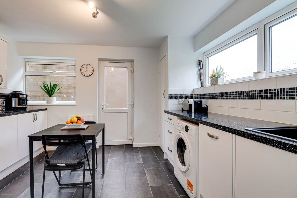 Property photo 2 of 15 Img5695Img5697