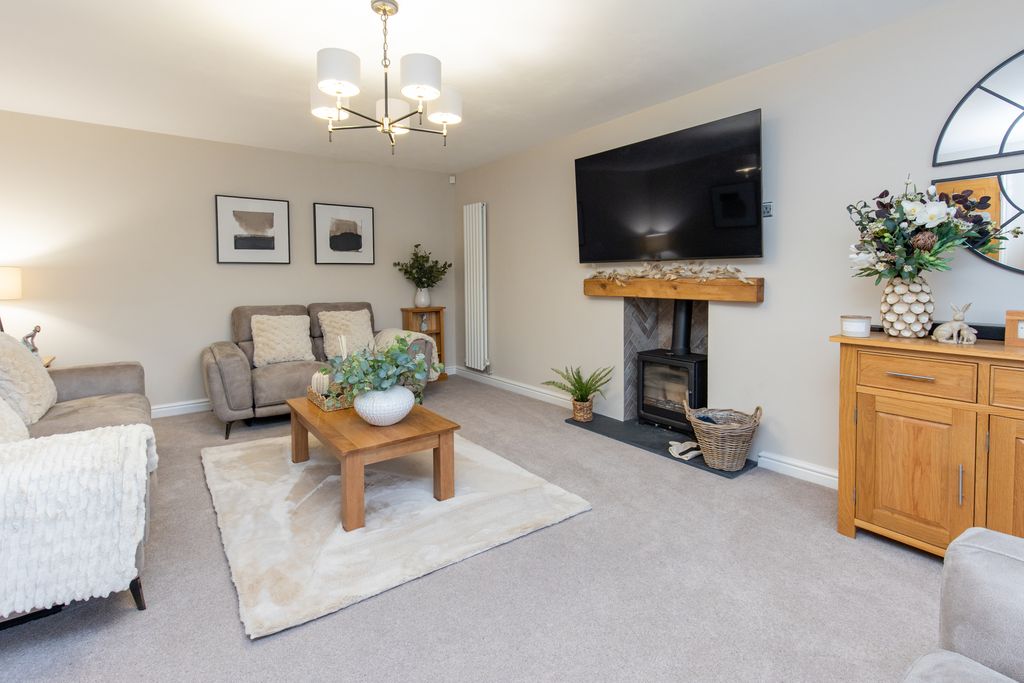 Property photo 3 of 17 Living Room