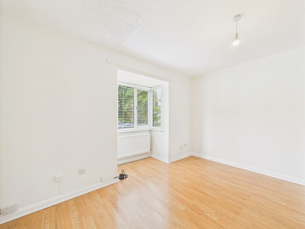 Property photo 3 of 7 Cam01909G0-Pr0370-Still009