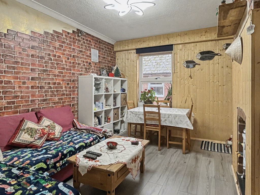 Property photo 3 of 7 Photo 5