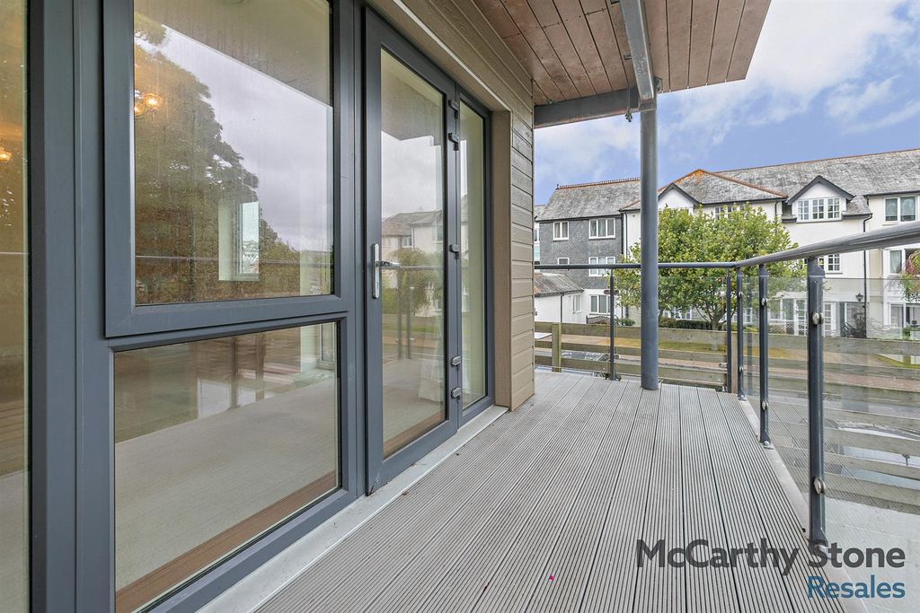 Property photo 2 of 17 Balcony