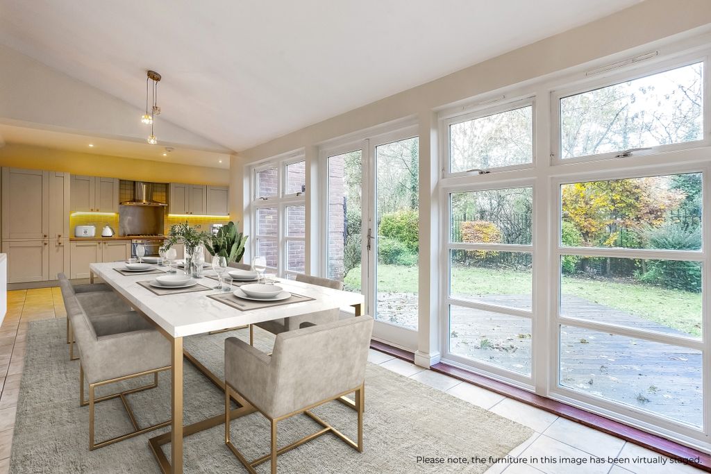 Property photo 3 of 19 32 Royal Victoria...
