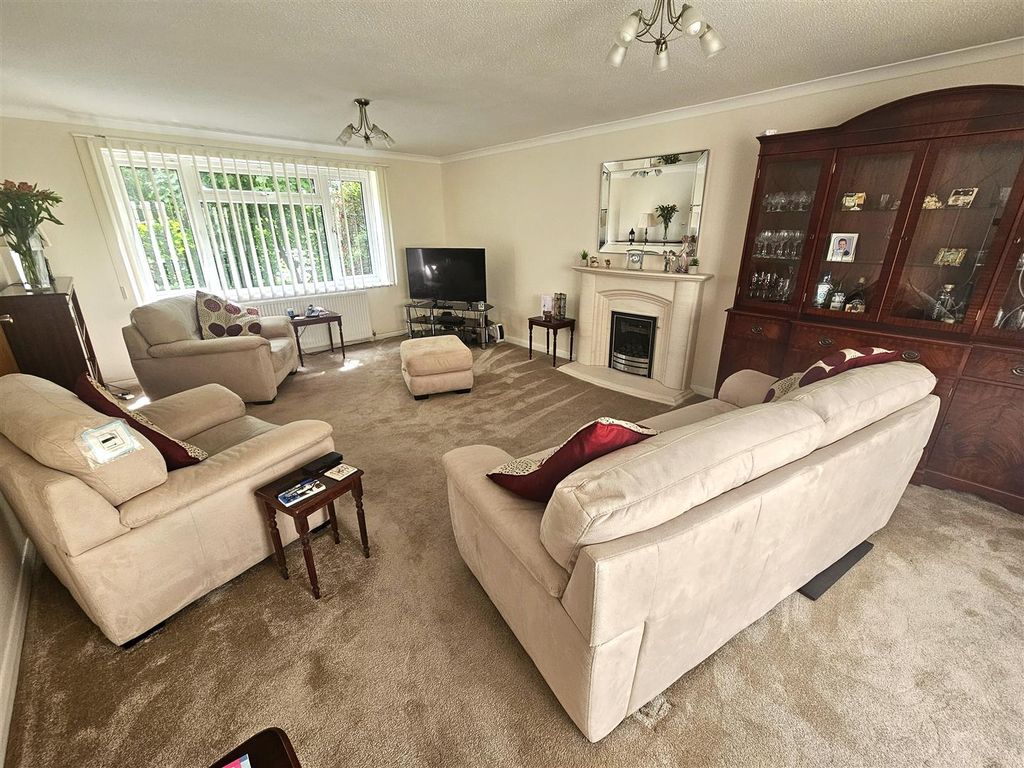 Property photo 2 of 21 Sitting Room.Jpg