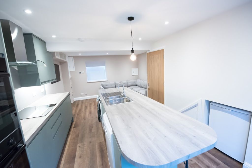 Property photo 2 of 20 Gallery