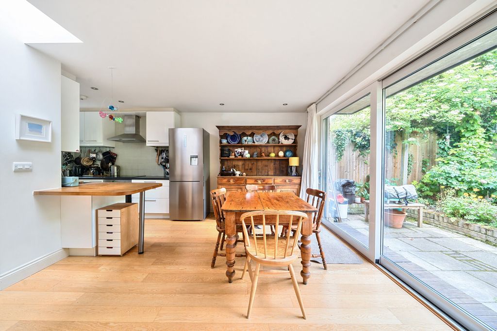 Property photo 2 of 27 1295212-8-682Ddc1...