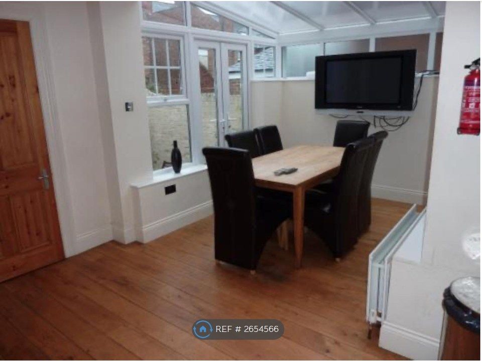 Property photo 2 of 6 Big Breakfast Kitchen Conservatory With 55 Smart