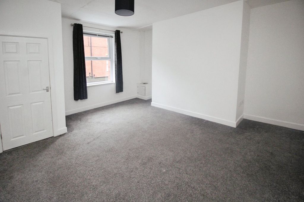 Property photo 2 of 15 Lounge