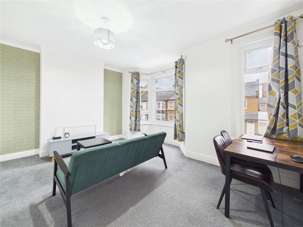 Property photo 2 of 8 Picture No. 09