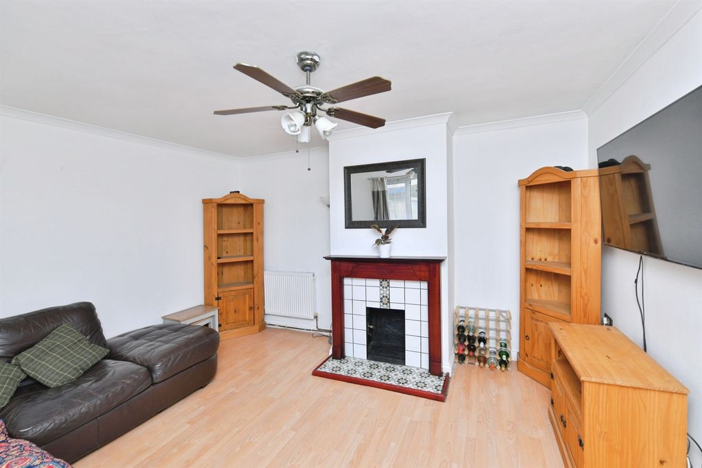 Property photo 3 of 20