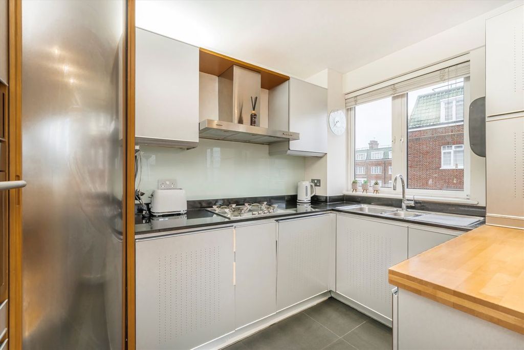 Property photo 3 of 8