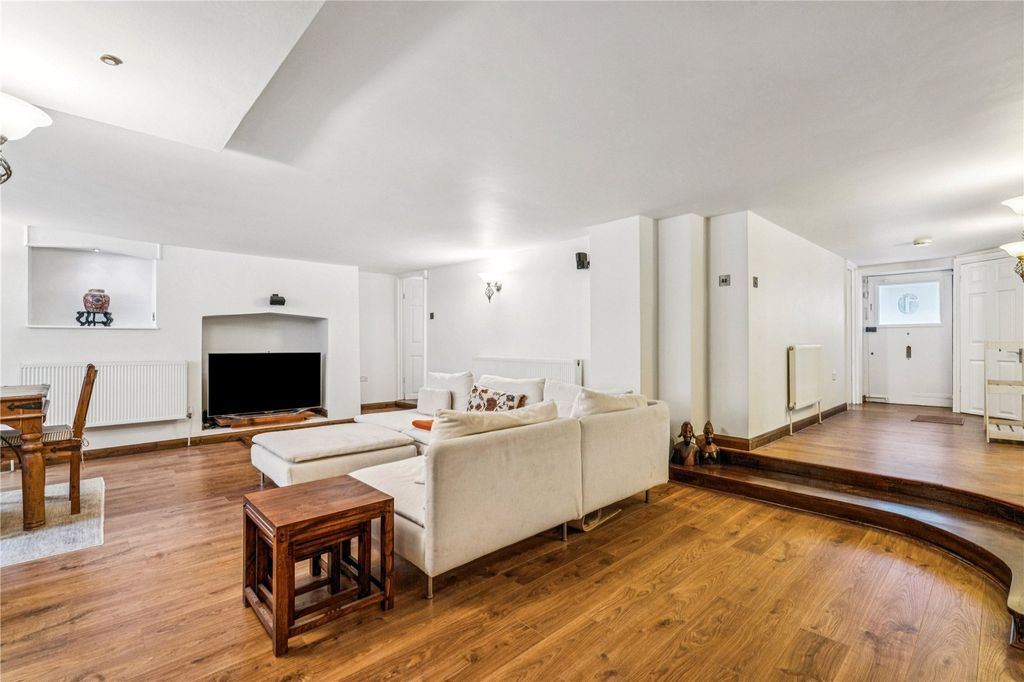 Property photo 2 of 16 Reception Room