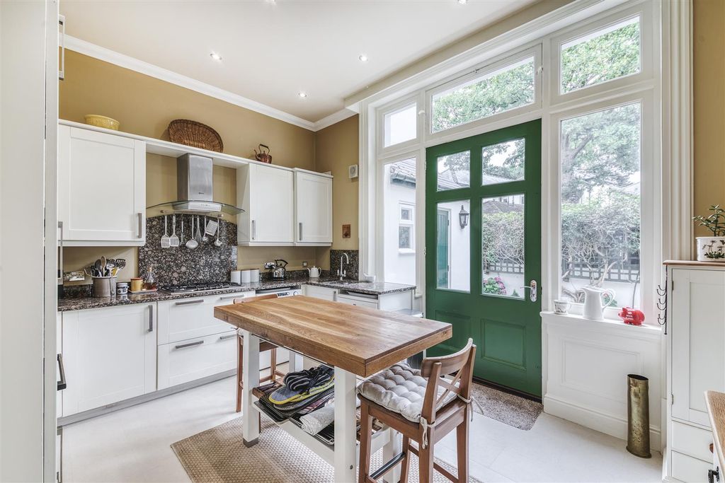 Property photo 3 of 33