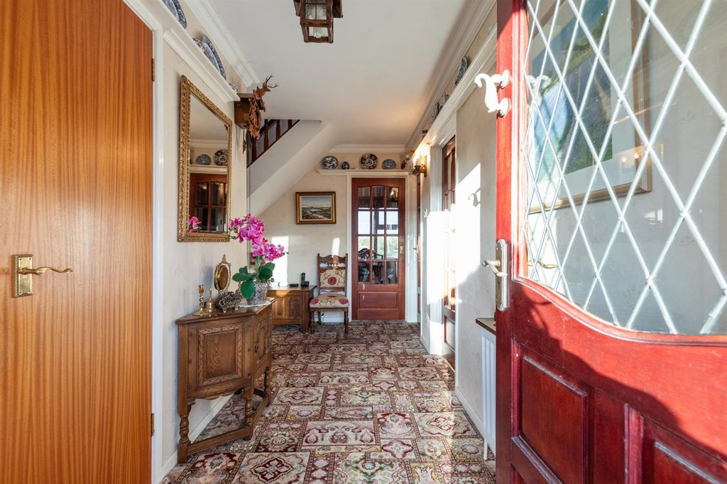 Property photo 3 of 38 24 Kirkwood Park 12.Jpg