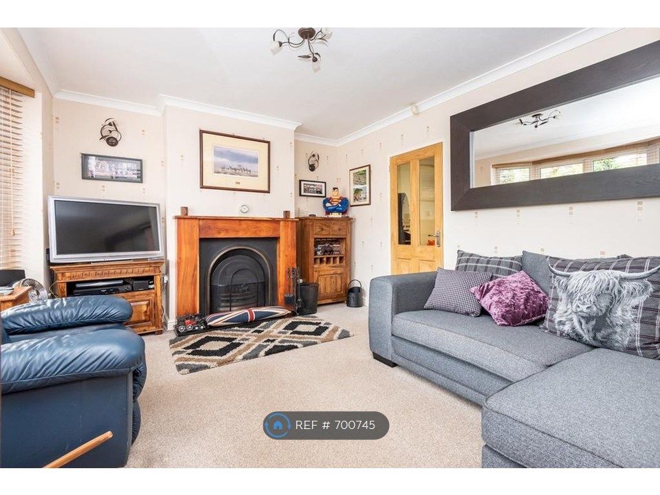 Property photo 3 of 14 Lounge