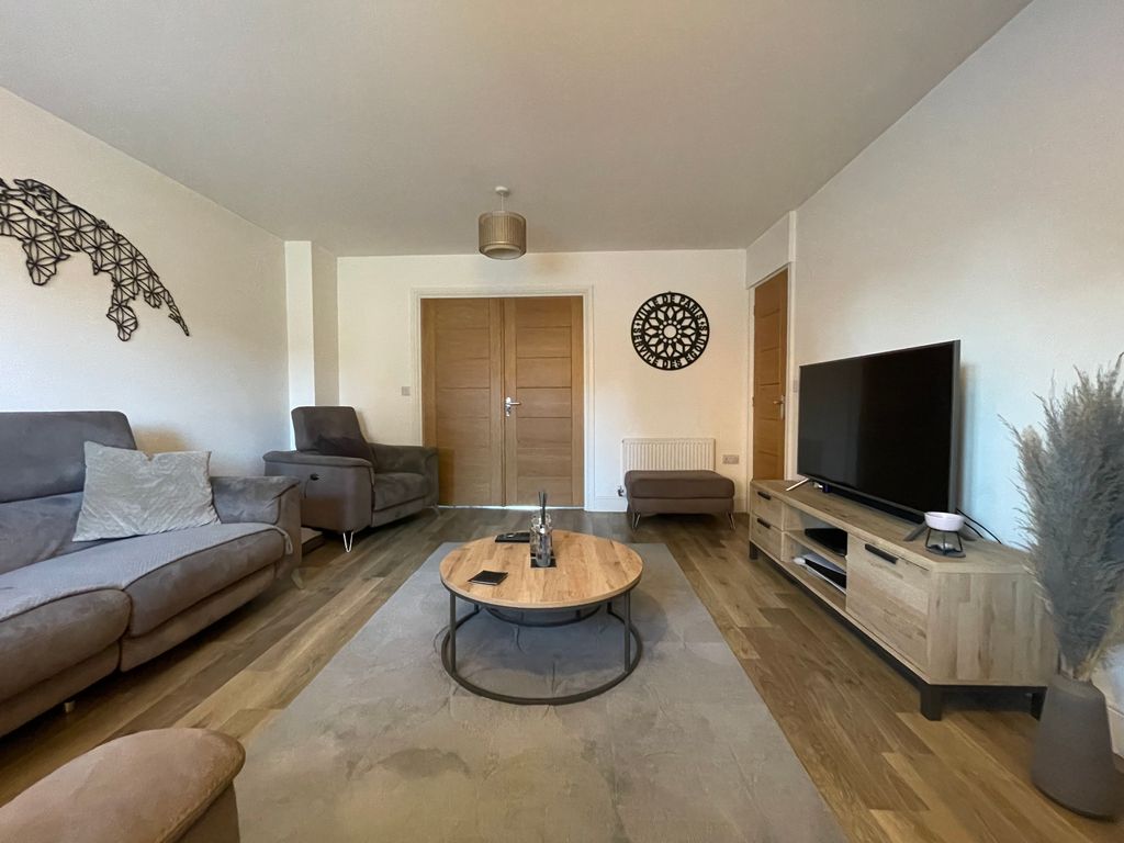 Property photo 2 of 11 Image