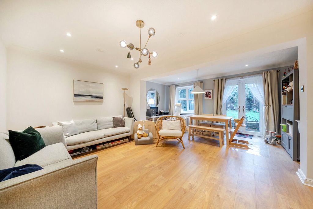 Property photo 2 of 18 Picture No. 05