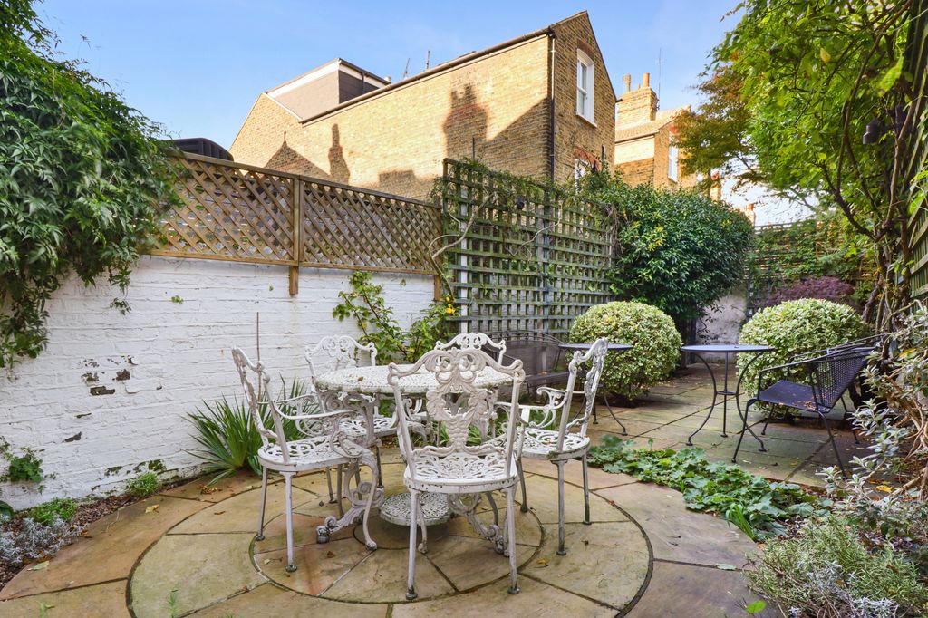 Property photo 2 of 12