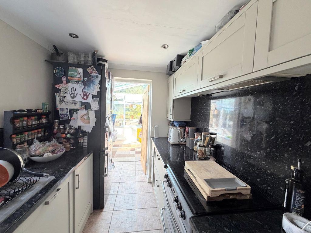 Property photo 3 of 7 Kitchen