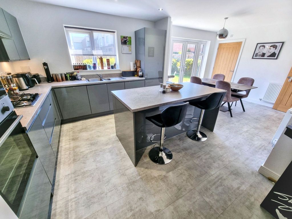 Property photo 2 of 17 Photo 12