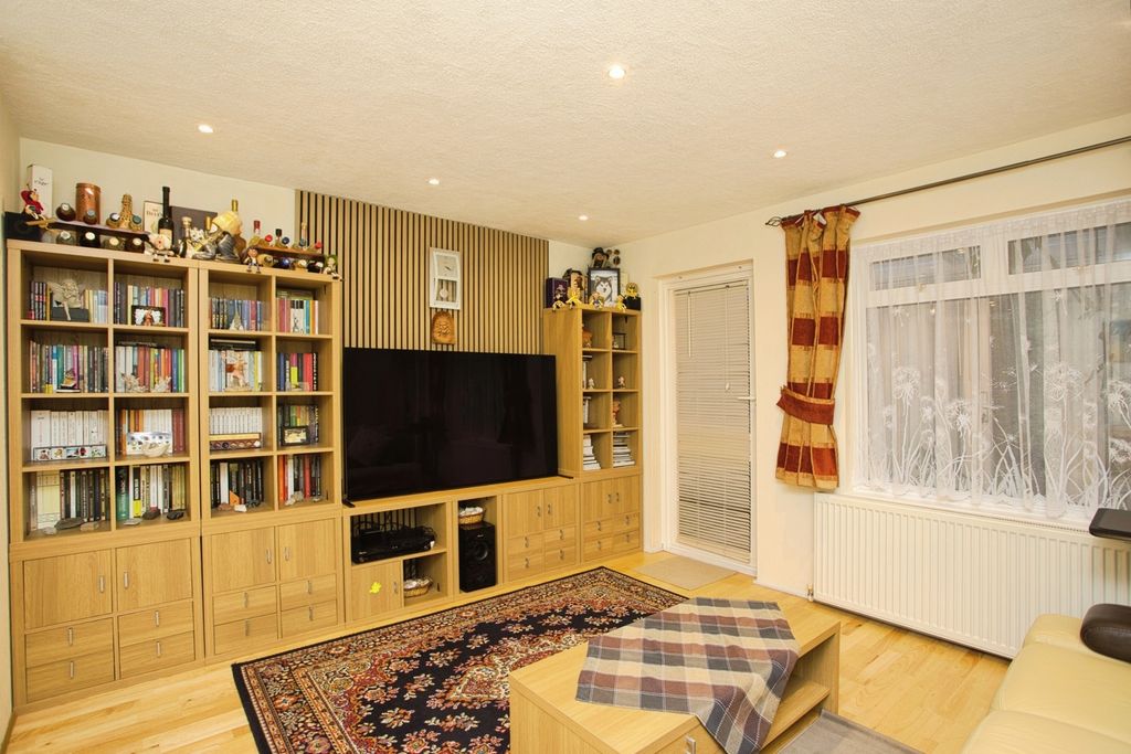 Property photo 2 of 16 Photo