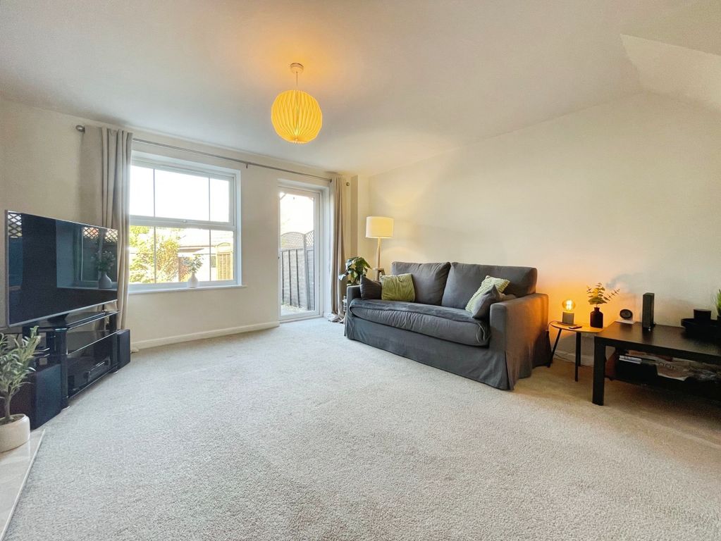 Property photo 2 of 18 Living / Diner