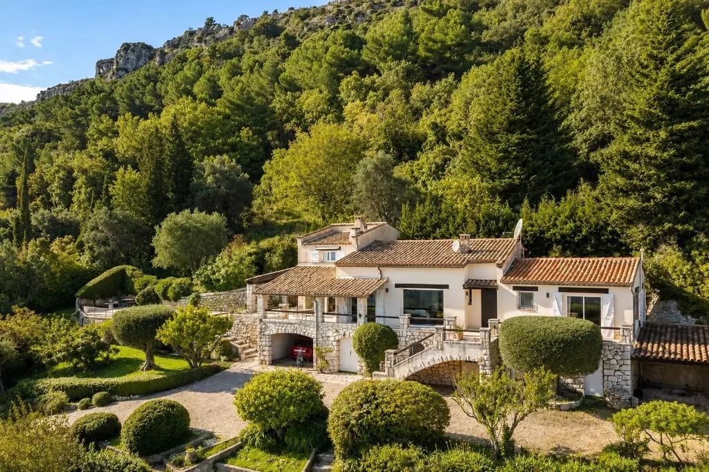 Property photo 1 of 11 France | Vence | 4 Bedrooms | 3 Bathrooms | 200 Sqm | €1,490,000