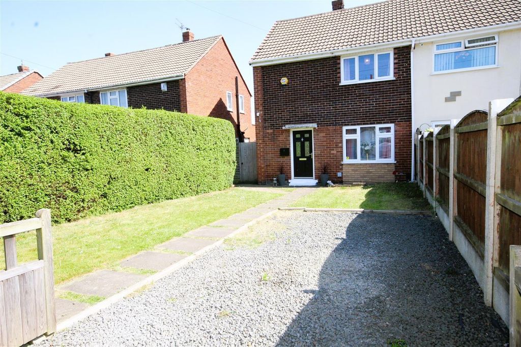 Property photo 1 of 10 Front Garden