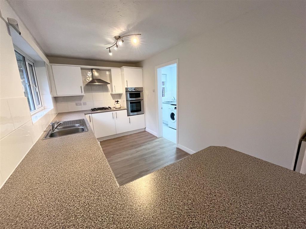 Property photo 3 of 25