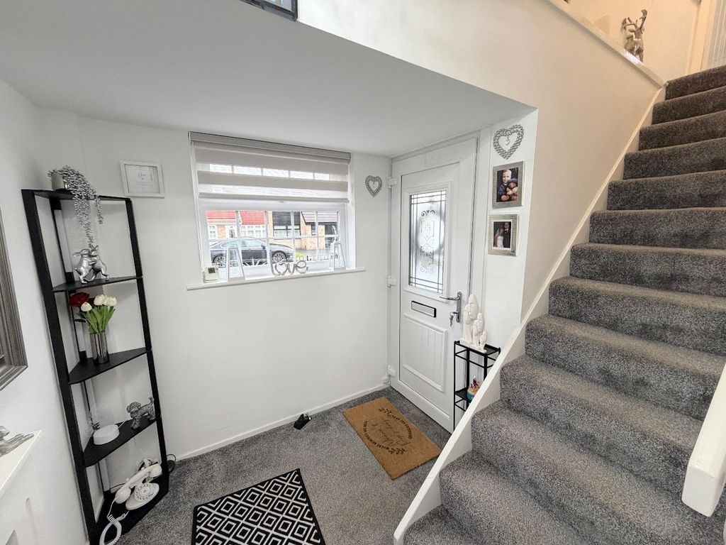 Property photo 2 of 26 Entrance Hallway