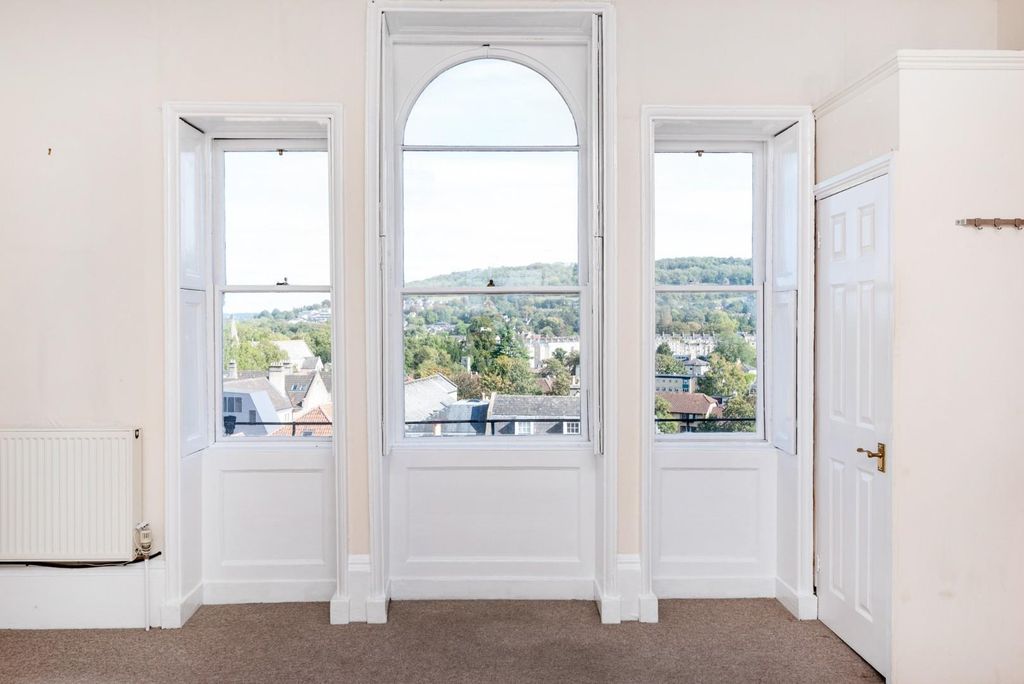Property photo 3 of 14 1st Floor Flat, 26 Paragon, Bath BA1 5Ly-5.Jpg