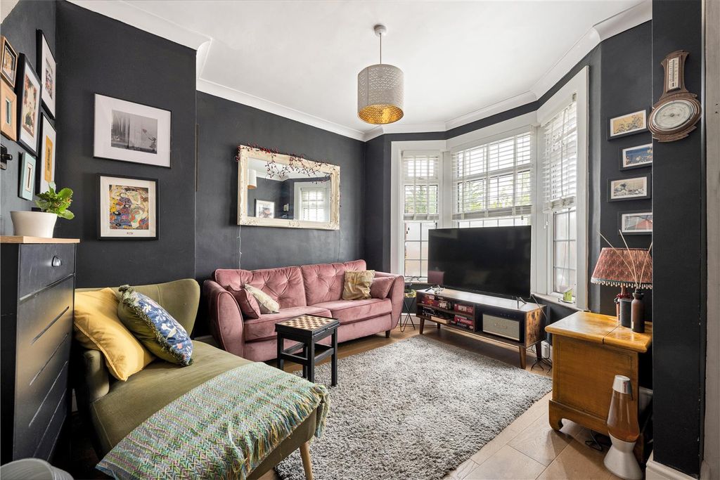 Property photo 2 of 41 Hamilton Road, E17