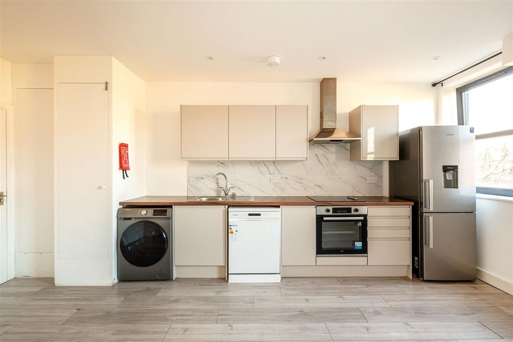 Property photo 2 of 9 Kitchen