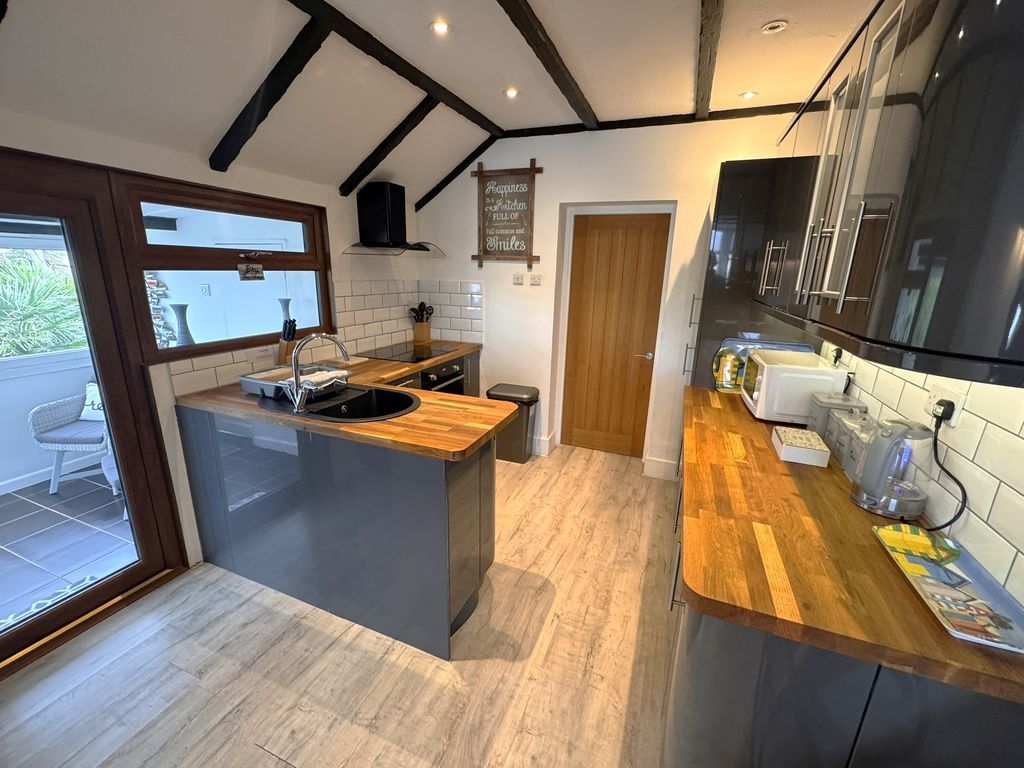 Property photo 2 of 19 Photo 16