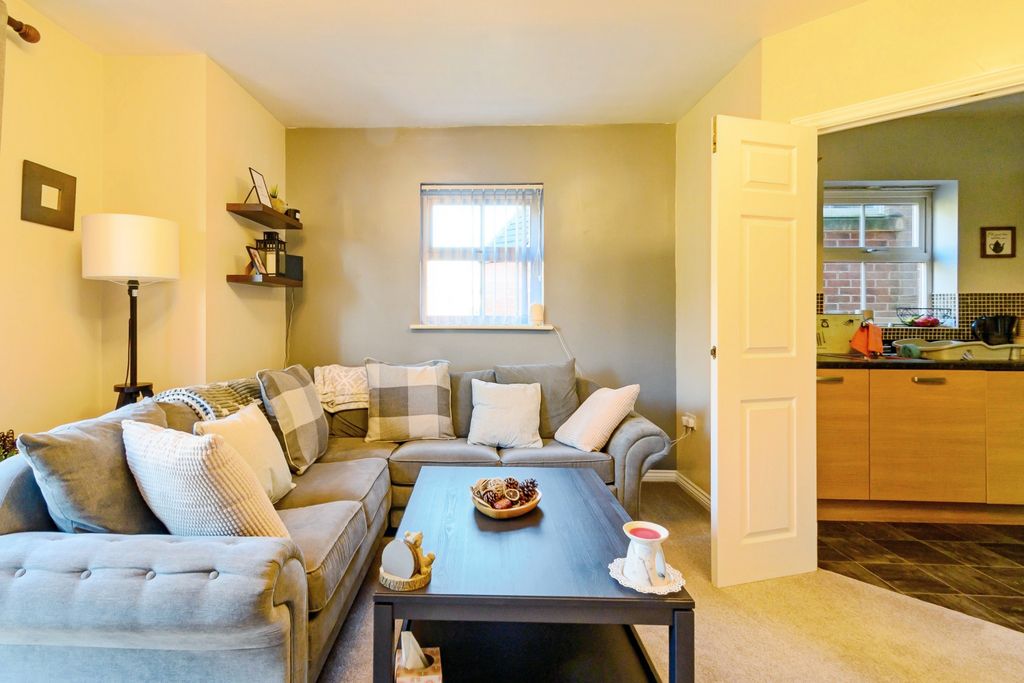 Property photo 3 of 19 Living Room